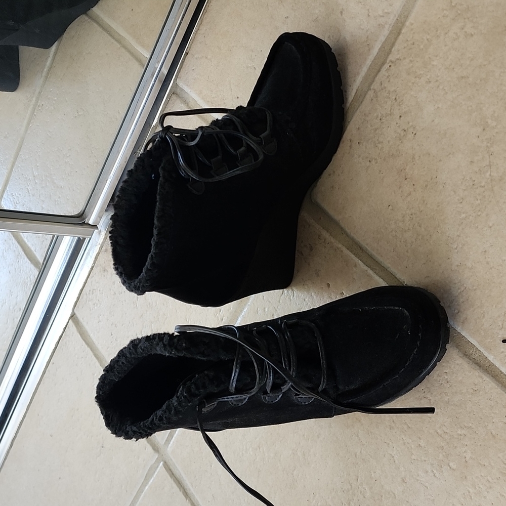 Wedge boots